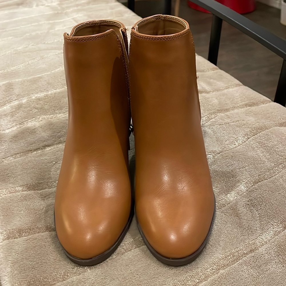 Brown ankle boots.
